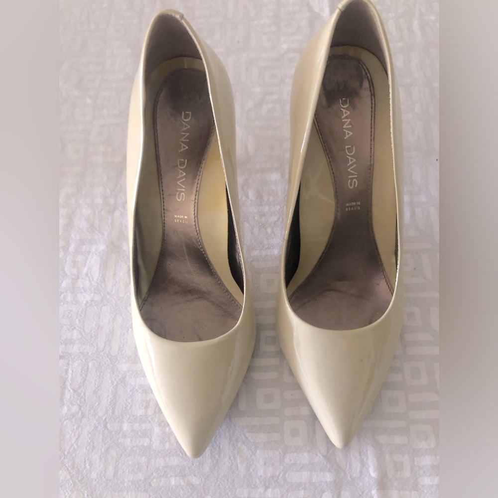 Size 7 cream patent pump